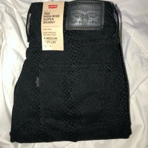NWT snake skin high-rise Levi’s